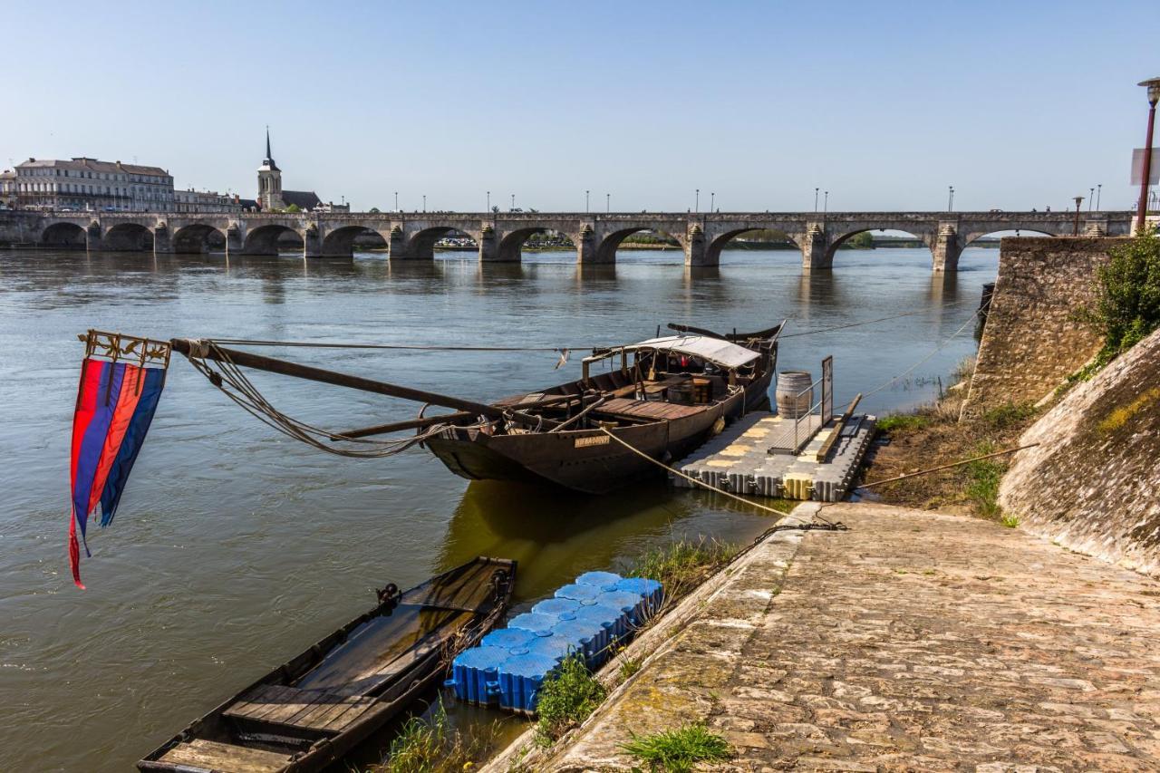 Appartement 1-6 pers situé entre les ponts Saumur Esterno foto